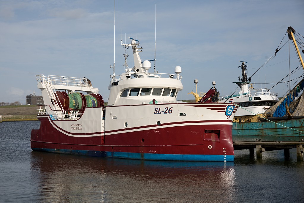 visserij industrie hdr stellendam yerseke kotter viskotter trawler visnet visnetten vloot vis vissen zierikzee